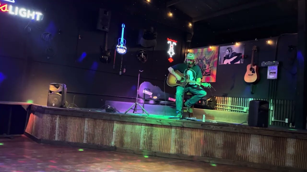 Brodie Lovelace Acoustic Live @ 22 Lounge and Grill