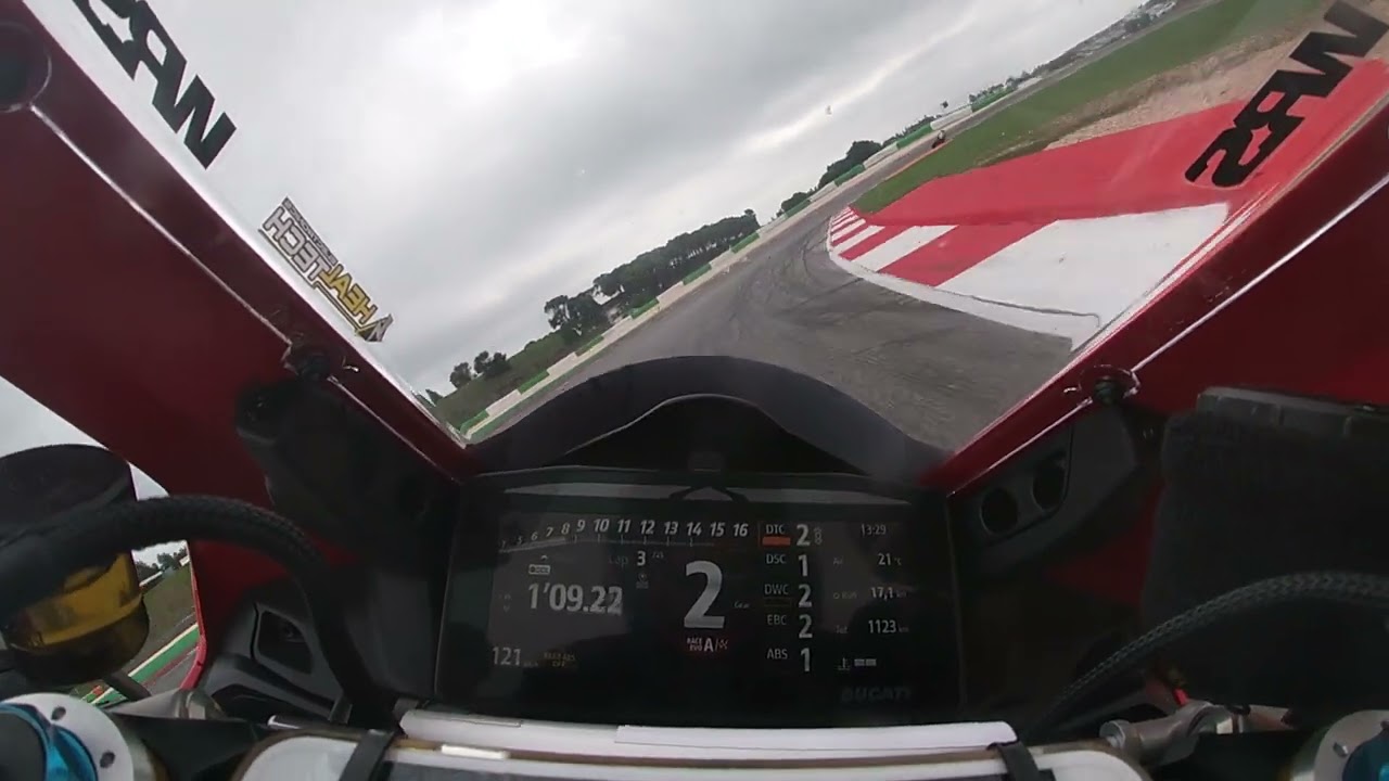 Panigale V4 2025- best lap Portimao