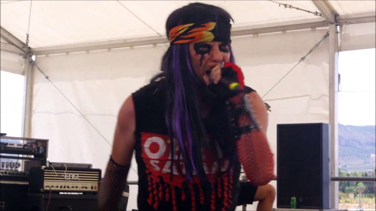Gigatron - El Poseso en directo en el Escenario Camping como parte del Leyendas del Rock 2017