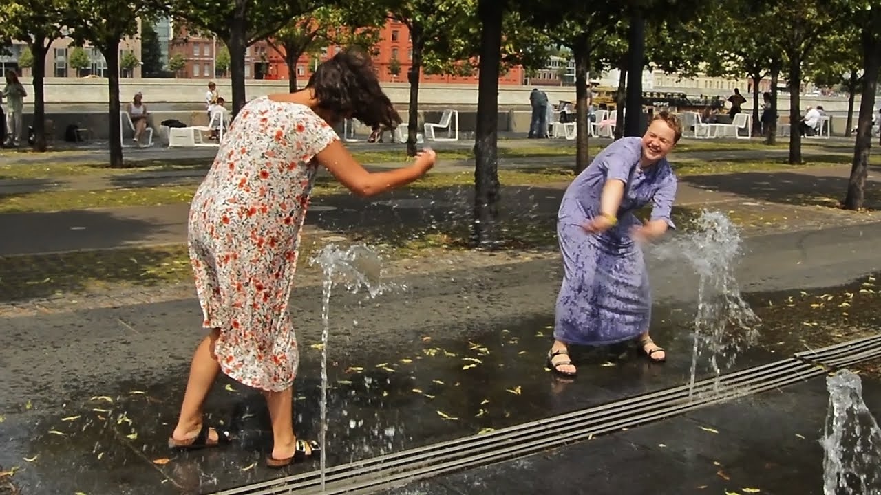 Girls and wet dresses,or the fountain season is open-1!/Мокрые платья,или фонтанный сезон открыт-1!