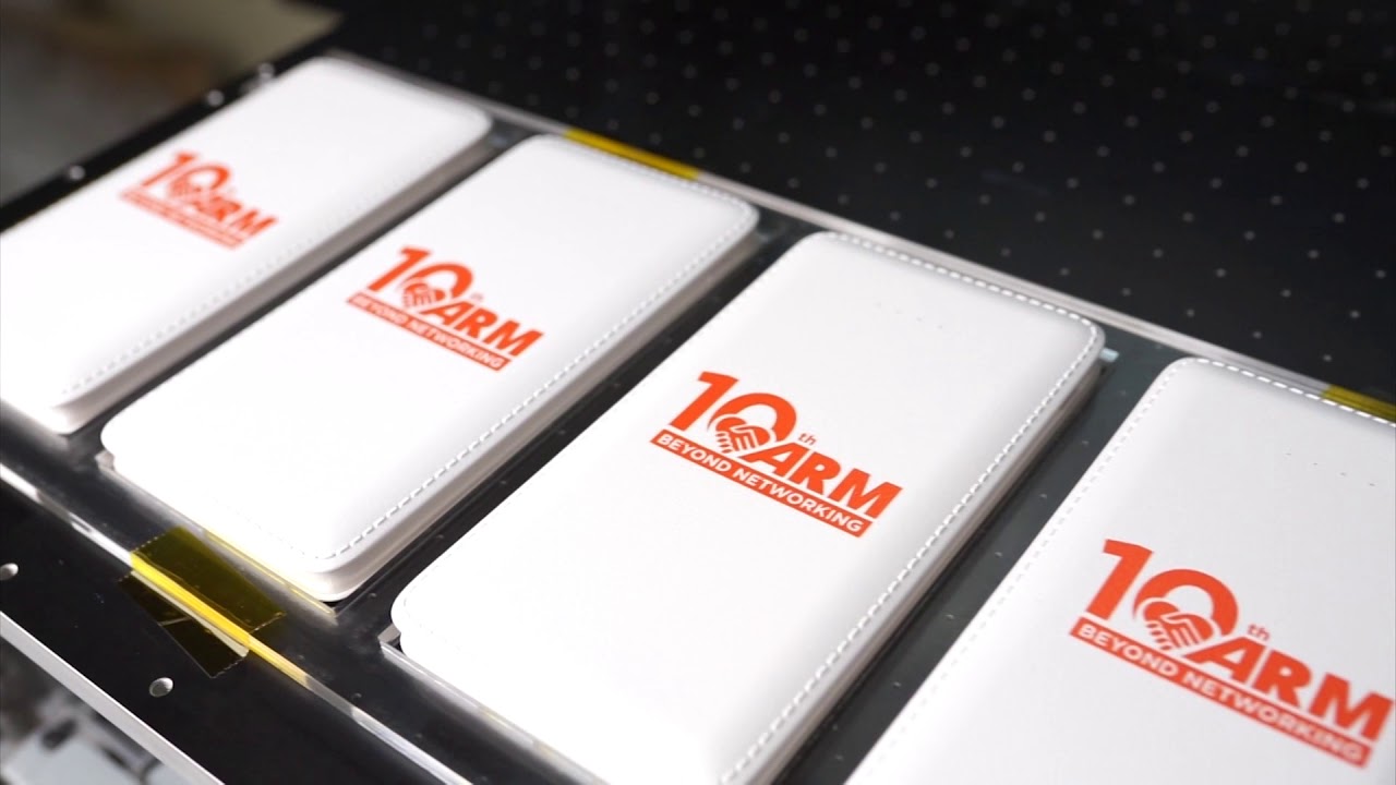สกรีนโลโก้ลงบน power bank ลาย 10th ARM Beyond networking