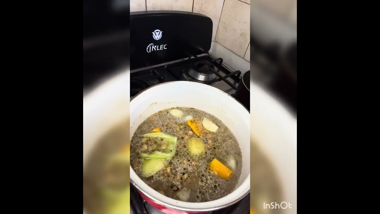 Chuleta frita acompañado de arroz blanco y guandules guisado 