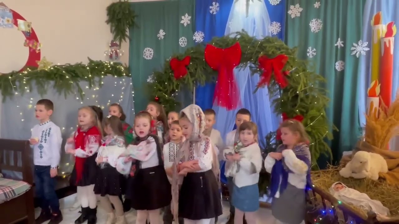 1-А клас — колядка «У печері лагідно свічечка горить». Частина2