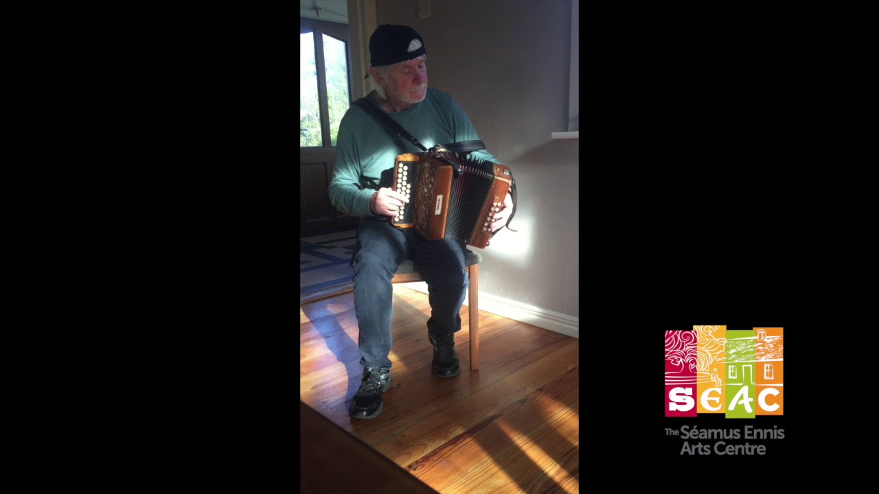 Máirtín O’Connor plays Tá an Coileach ag Fógairt an Lae (When the Cock Crows it is Day)