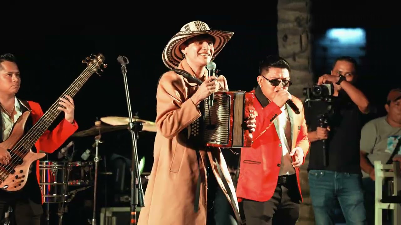 50 y pico, mi cumpleaños, mi sombrero sabanero · La Super NG de Miky Monroy en Amar Show  Center
