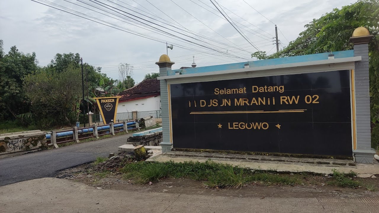 Desa ini berlomba lomba merenovasi jalan