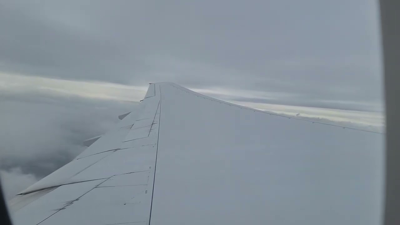 Austrian 777-200 (OE-LPE) departing Vienna