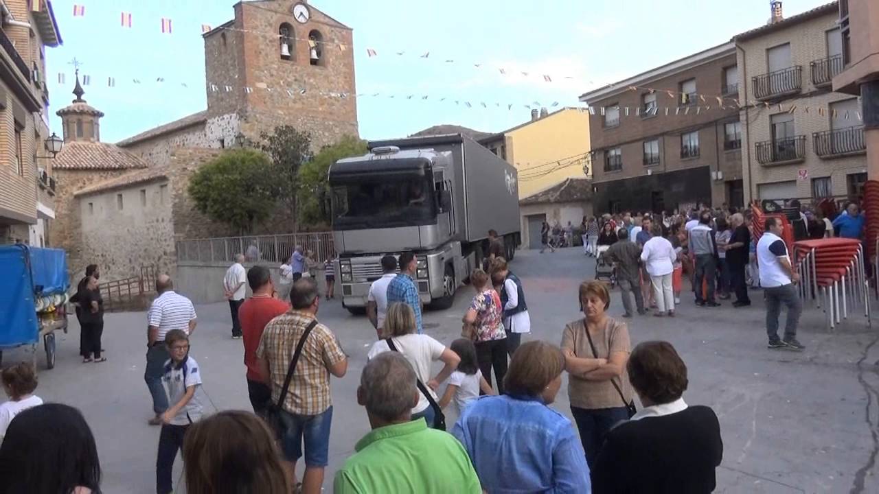 CAMIÓN DE LA ORQUESTA IRIS EN RINCON DE OLIVEDO (LA RIOJA) 24- 09- 2016 .