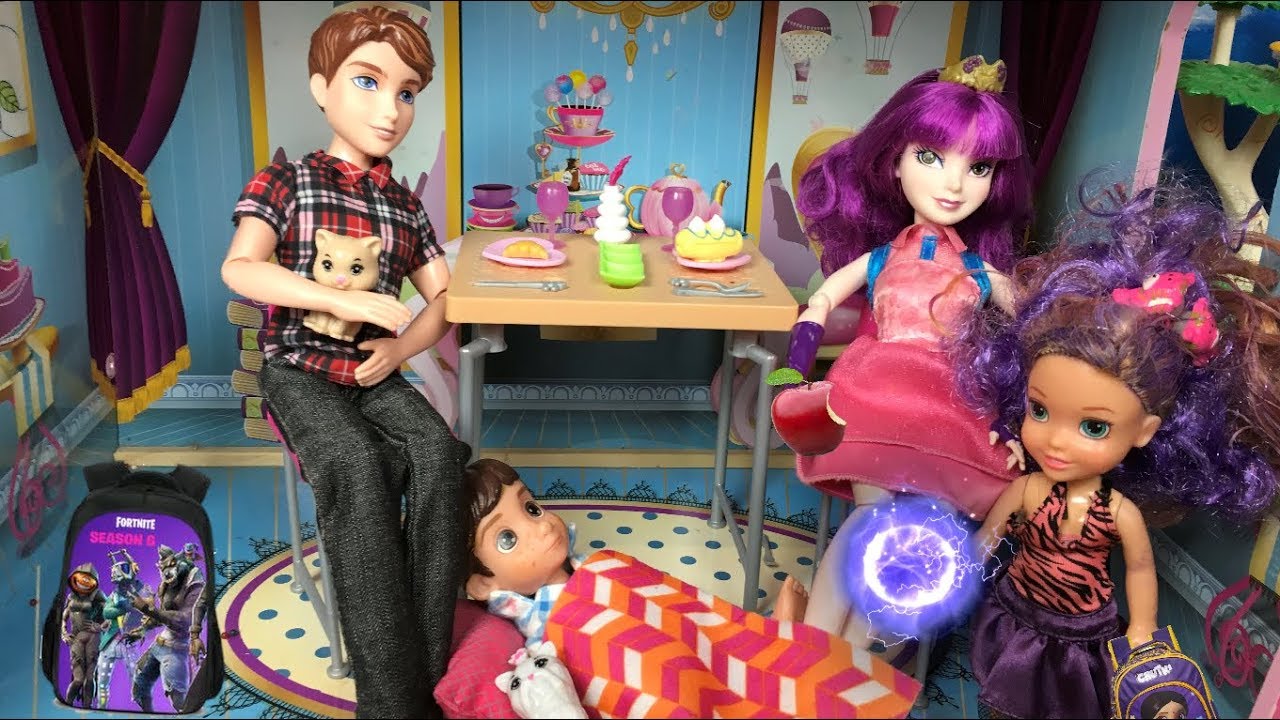Descendants Mal and Ben Family Back to School Routine! A Magic Family -  Evie - Descendants 3
