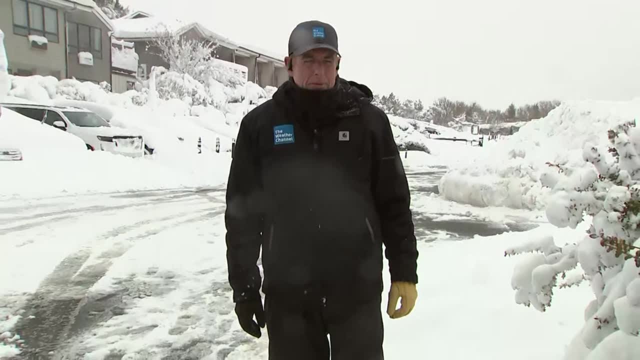 Montauk, New York, faces power outages as snowstorm dumps 28 inches