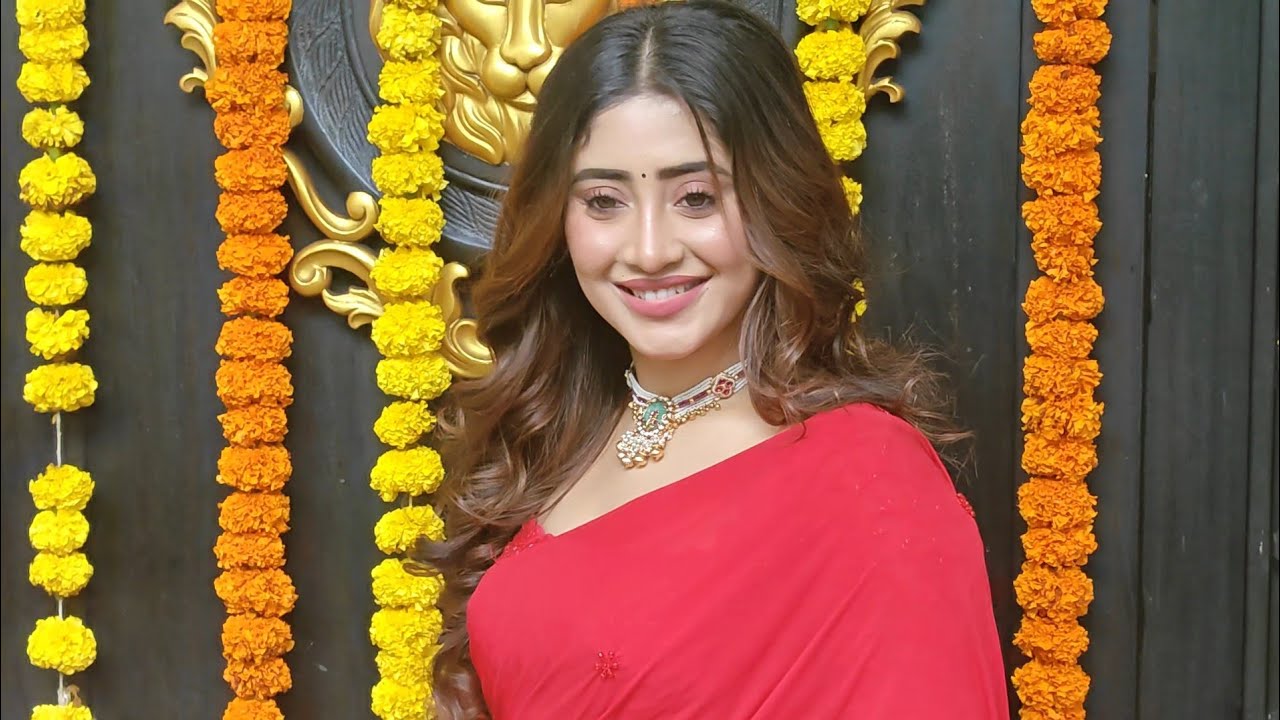Shivangi Joshi Looking Beautiful in Red Saree At Ekta Kapoor's Ganpati Bappa Darshan | YRKKH shivin 