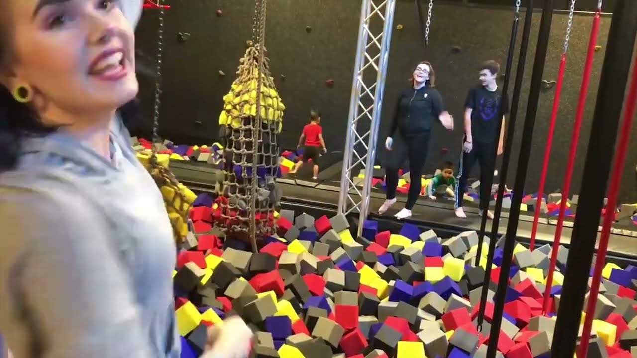 Lainey FINALLY Doing Gymnastics Again (Feat. Greg, Billie & Sarah) | Laineybot (CoolGuyKai Reupload)