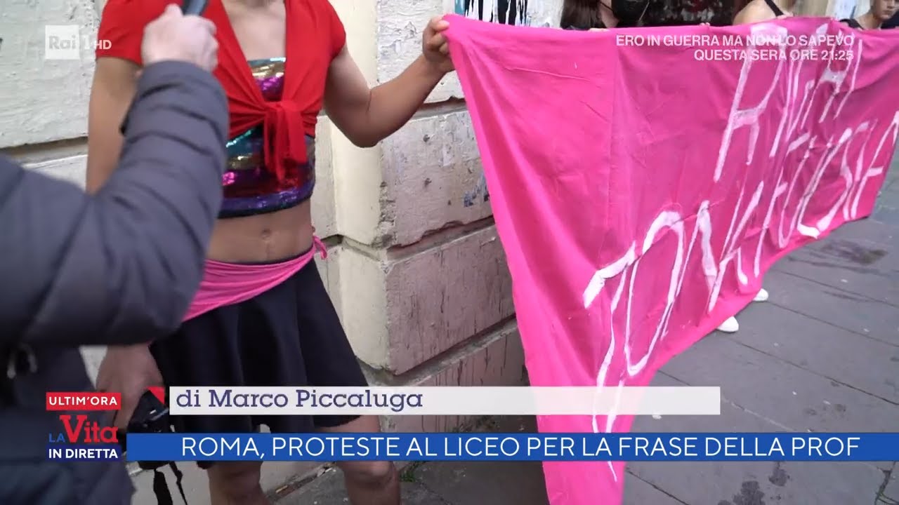 Roma, proteste al liceo  per la frase della Prof  - La vita in diretta 16/02/2022