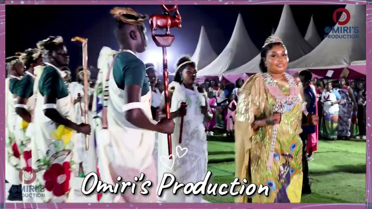 Ms Achiech arrived at the venue. 