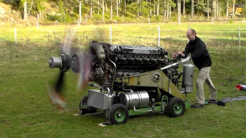 Rolls-Royce Griffon Mk58 first start up with contra rotating propellers