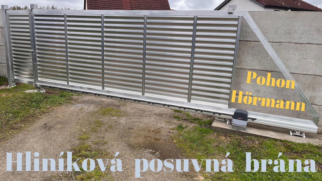Hliníková posuvná brána s pohonem Hörmann