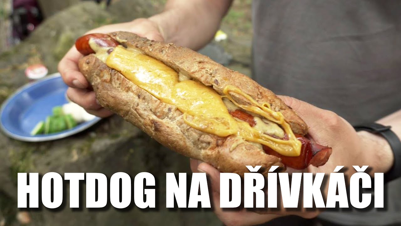 SPECIÁLNÍ HOT DOG NA DŘÍVKÁČI | CHILLI | SLANINA | CHEDDAR