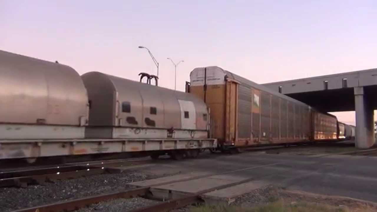 UP 5899 Leads a Northbound Manifest - Round Rock, TX