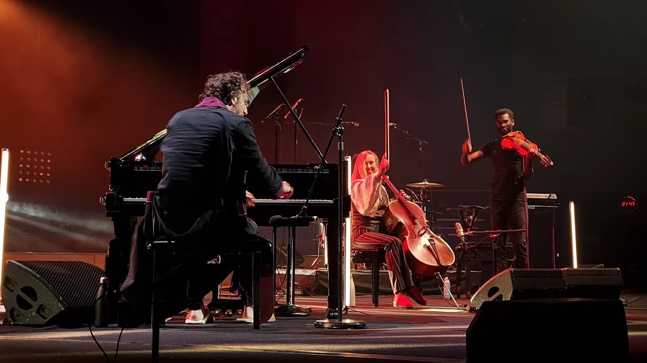 Chilly Gonzales - Gangstavour + Message personnel + Smothered Mate + Knight Moves, live, Paris, 2023