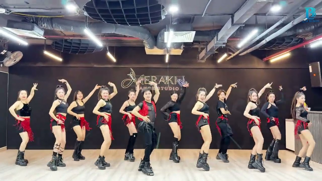 Na Na Na  - Lamzbiboy - Cô Phương Thuỳ và Team CN