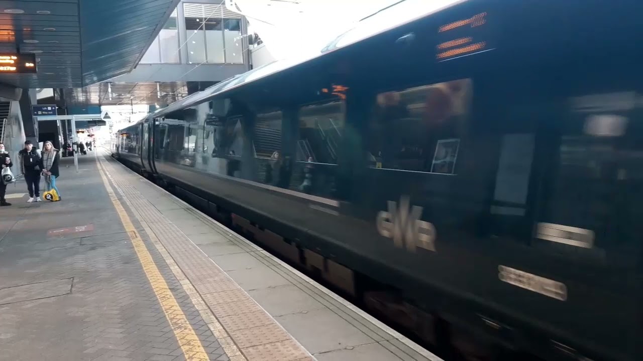 Trains at Reading, GWML  (28/12/21)