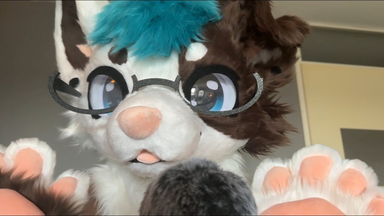 [Furry ASMR] Brushing the mic with my paws and some yapping 🐾