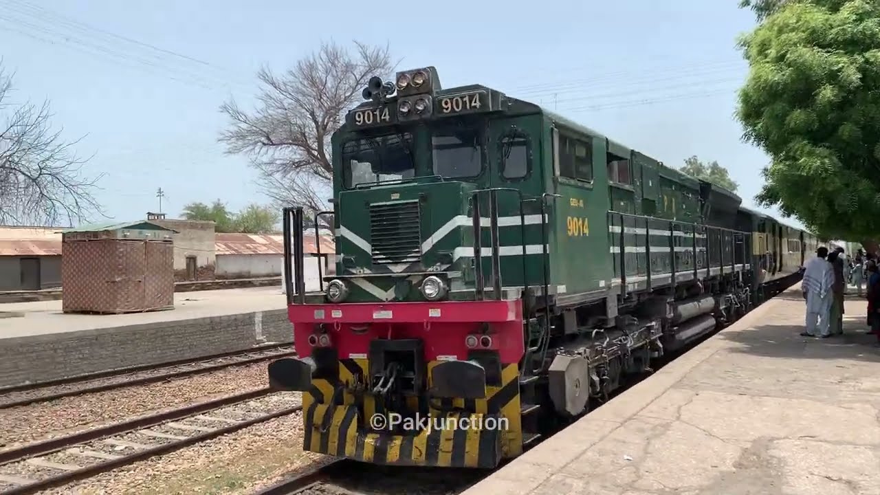 Nawabshah Railway station Arrival and departure of Passenger Trains #nawabshah #pakistan