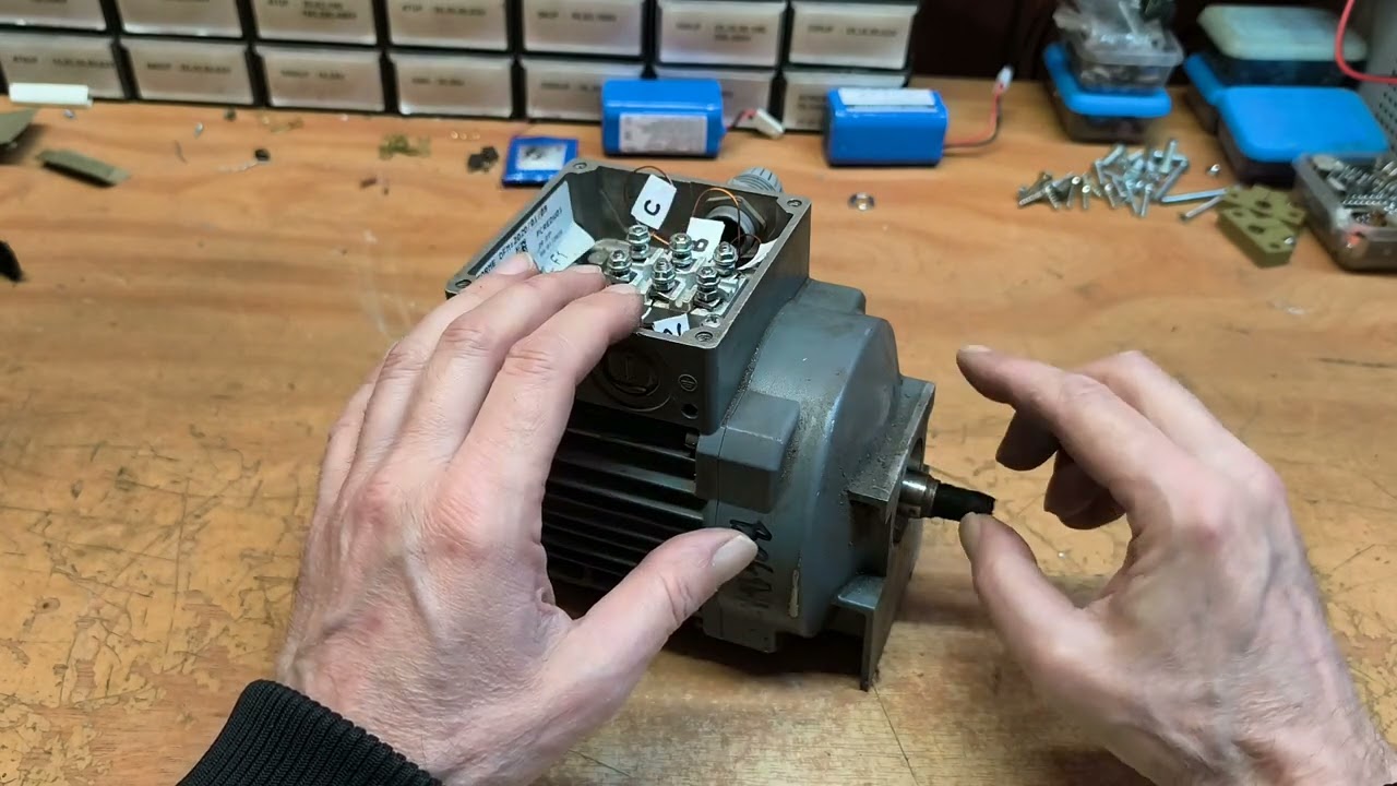 Przyrząd pomiarowy momentu obrotowego. Torque measuring device.