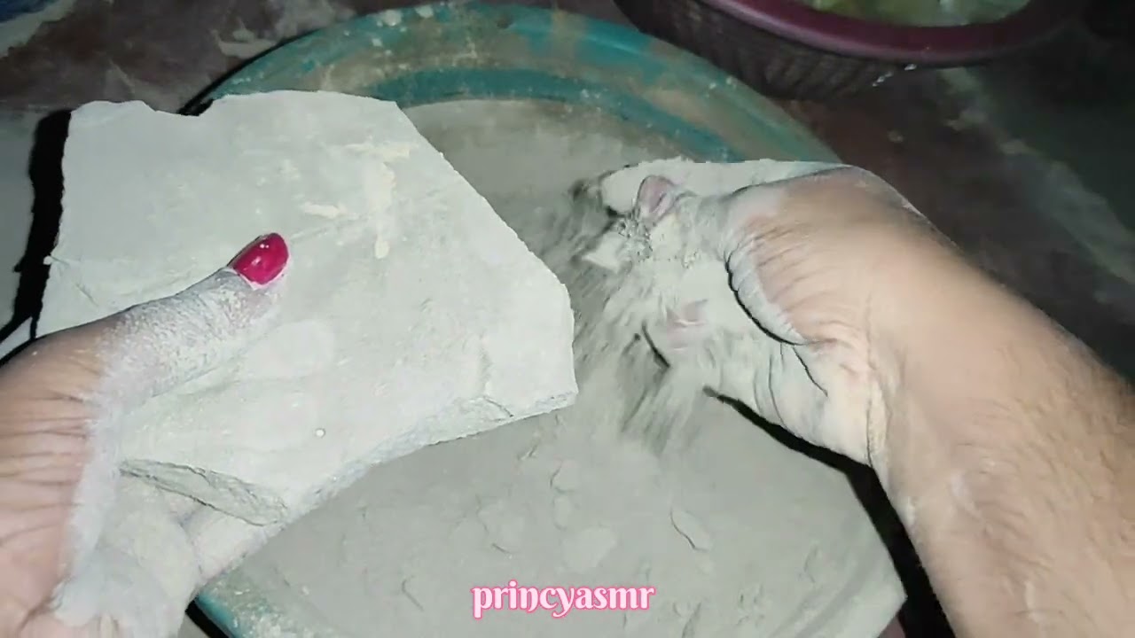 Black mud crumbling _#clay #mud