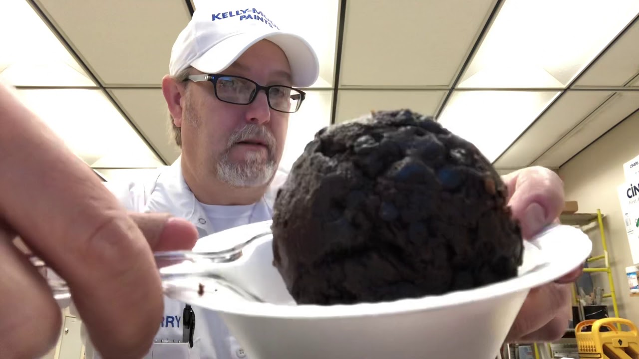 Otis Spunkmeyer Chocolate Chip Muffins # The Beer Review Guy