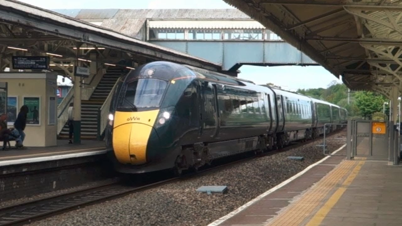 A Class 802 at Chippenham Station