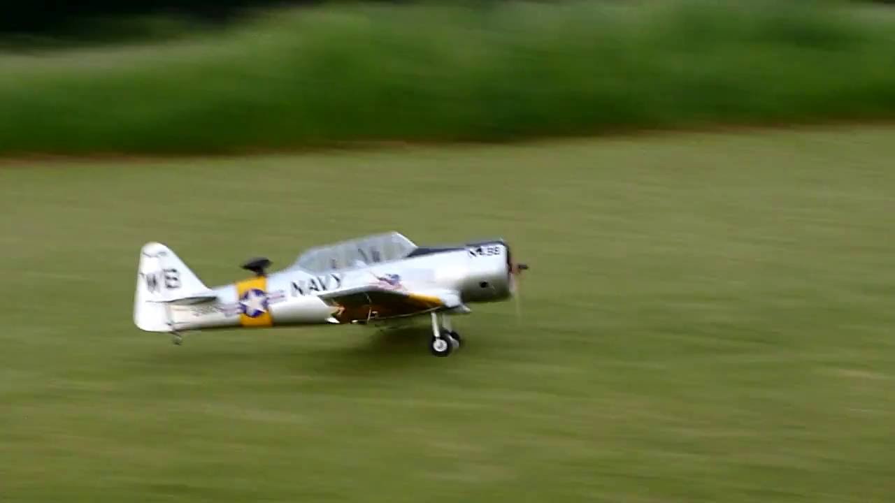 North American T-6 mit Sternmotor, Ein Flug mit losem Querruder