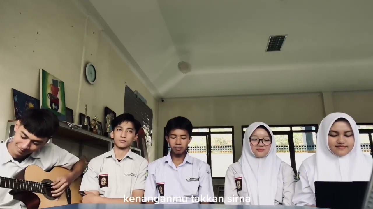 Tugas MUSIKALISASI PUISI kelompok 1 (Sorai, Nadin Amizah) SMA Almasoem