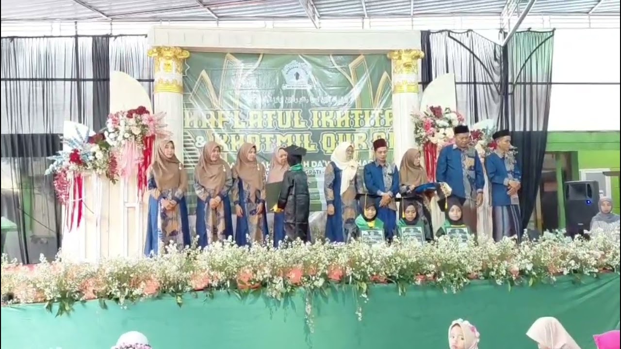 PROSESI WISUDA SANTRI KELAS 6 MADRASAH DINIYYAH DA'WATUL HAQ PONGANGAN KEC. GUNUNG PATI