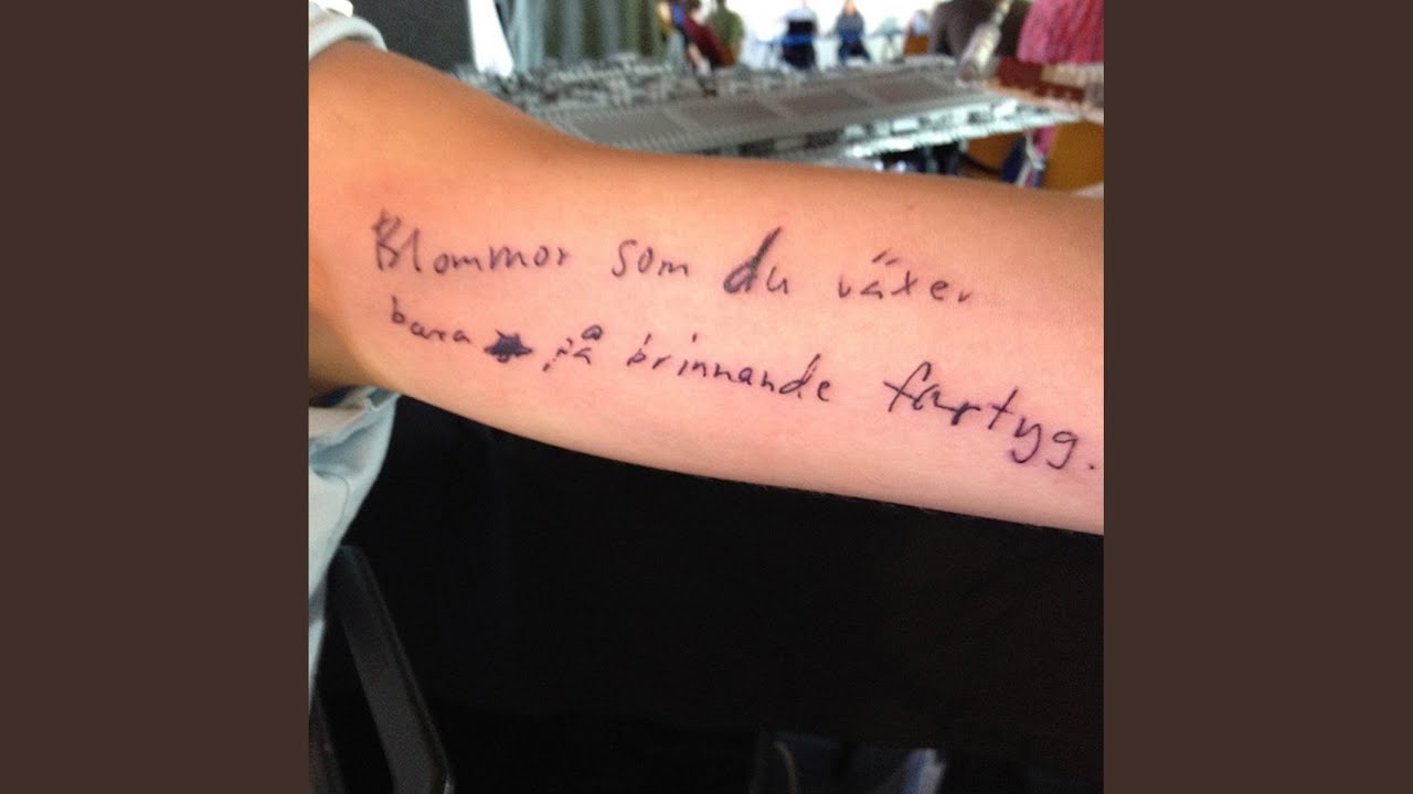 Blommor p&aring; brinnande fartyg