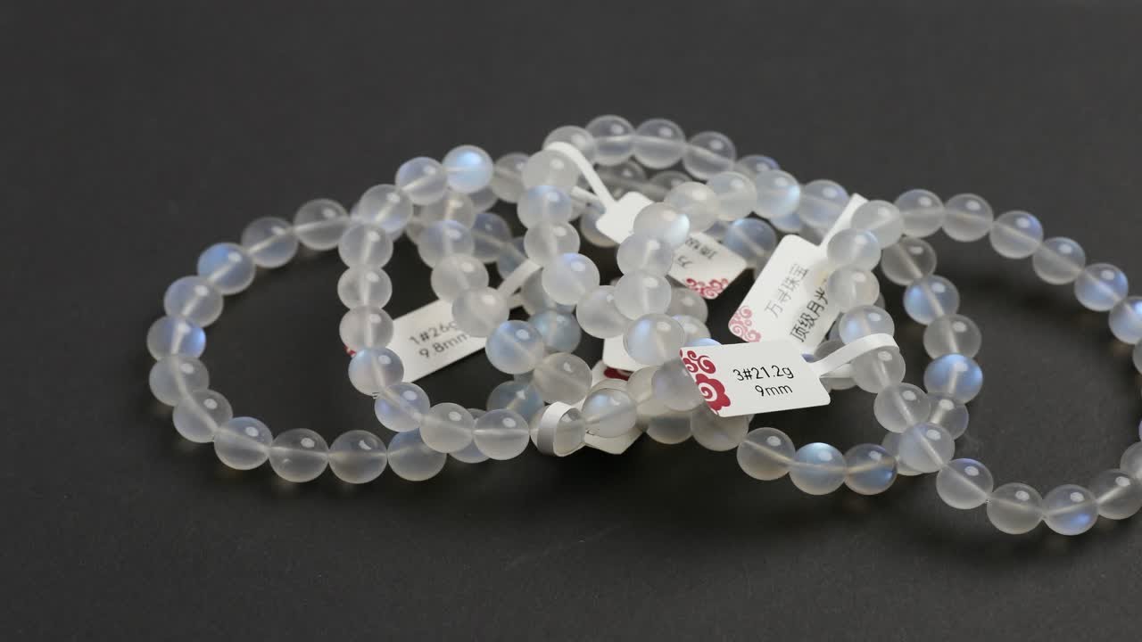 什么样的月光石是最好的，如何细分成色