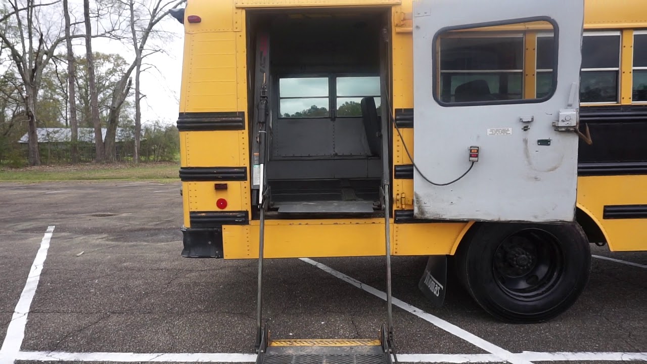 97 Ford B800 Thomas 31Pass Handicapped School Bus Lift Operating