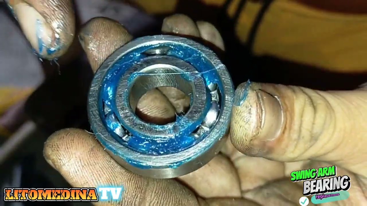 Paano mga palit ng swing arm bearing ng honda click || step by step tutorial.