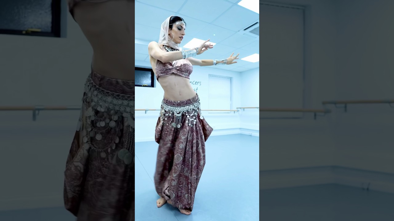🩷#bellydancetutorial #bellyfusion #bellydancer #fusionbellydance #dance #tribalfusionbellydance 🩷