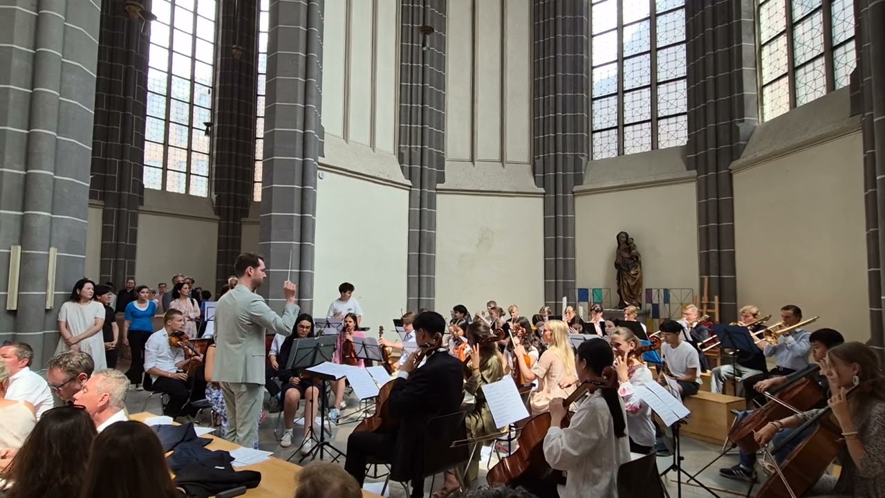 Abi Zeugnisübergabe 2025:   Zoosters Breakout  aus Madagascar, von H. Zimmer, St Ursula Orchester