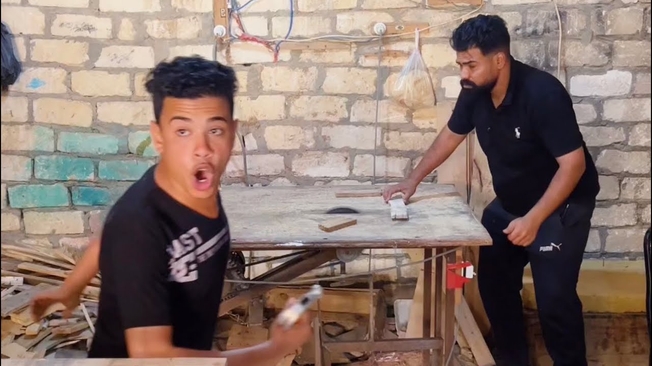 راح هو واخواته للنجار اللى ضحك عليه وخد فلوس العفش قبل الفرح وباع العزال لصاحب المعرض