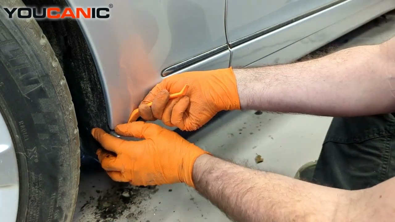 Замена пластиковой накладки на боковую юбку Mercedes-Benz