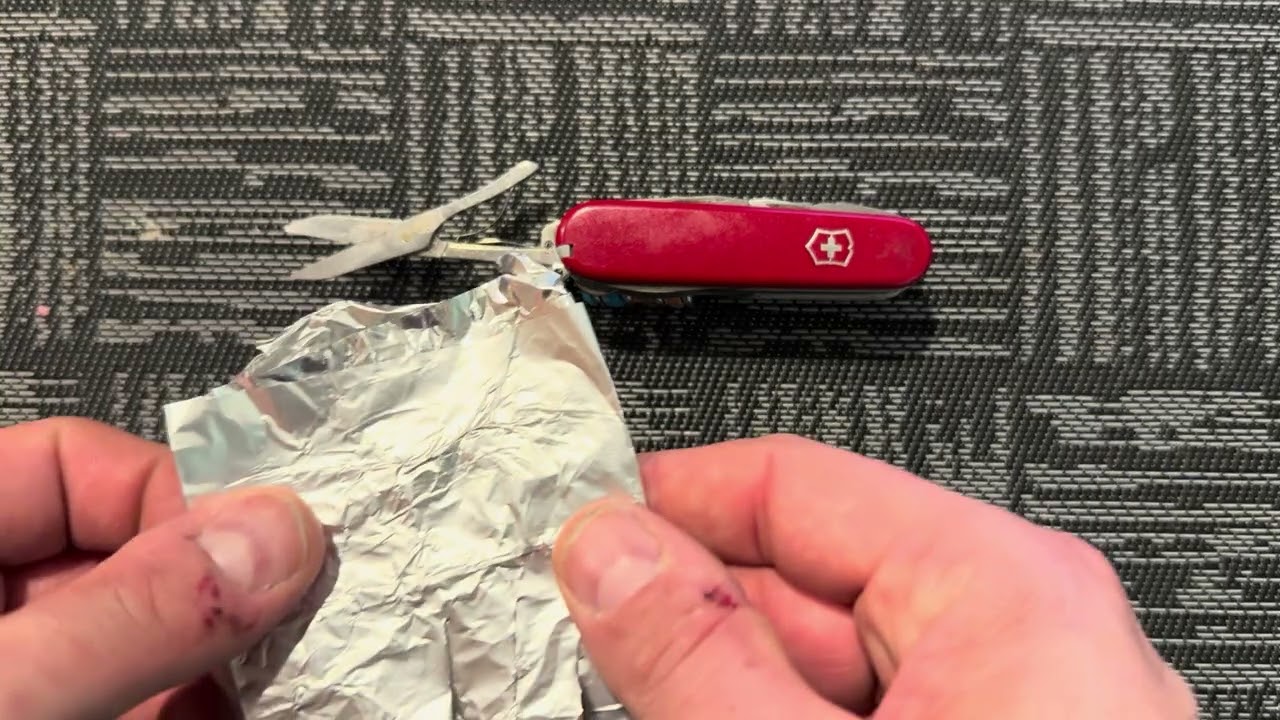 Противостояние Victorinox Swiss Army — серия Evolution Victorinox против флагманского Victorinox.