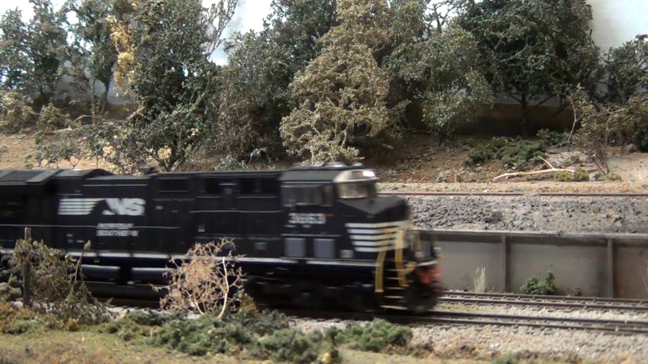 Scale Trains GE ET44AC GE Dash 9 Norfolk Southern Coal Train