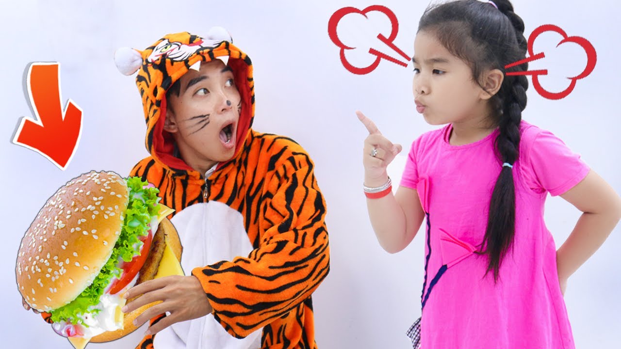 Suri and Annie Pretend Play Who Took The Food Toys Police Story for Kids