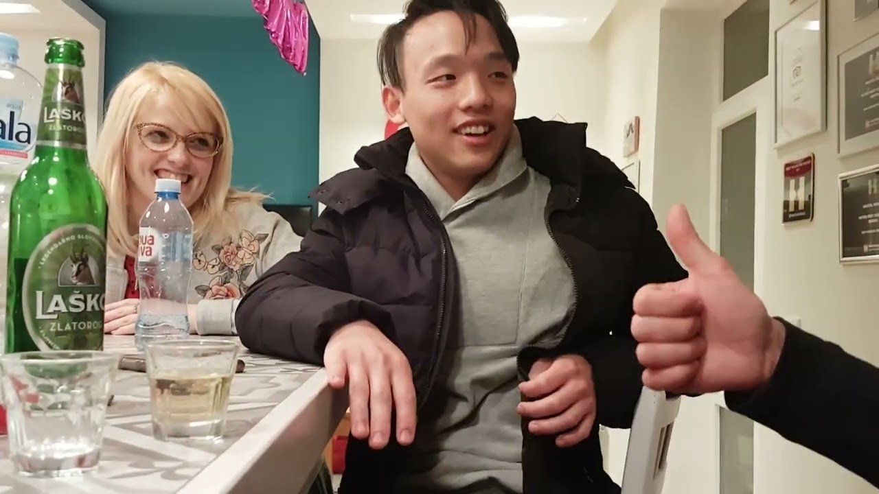 Watch a Chinese speaker impress locals with fluent Serbian in a hostel