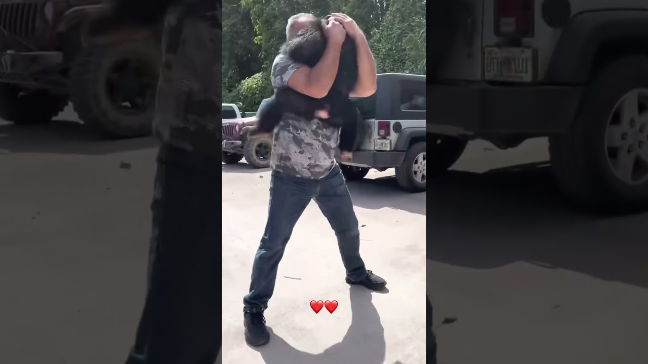 Orangutan has surprise reunion with rescuer#reunite #love#meet