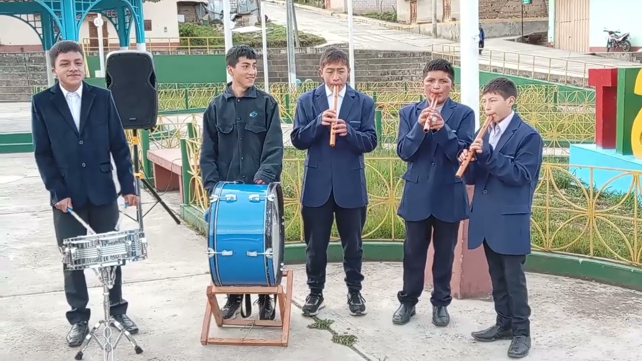 La caprichosa, Banda típica Los Alegres de Pisit.