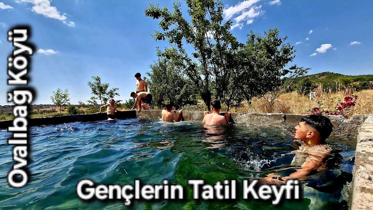 Niğde Çiftlik Ovalıbağ Köyü Sokak geçişi tatilin keyfini geçler sıcakta serinlemek için havuzda 