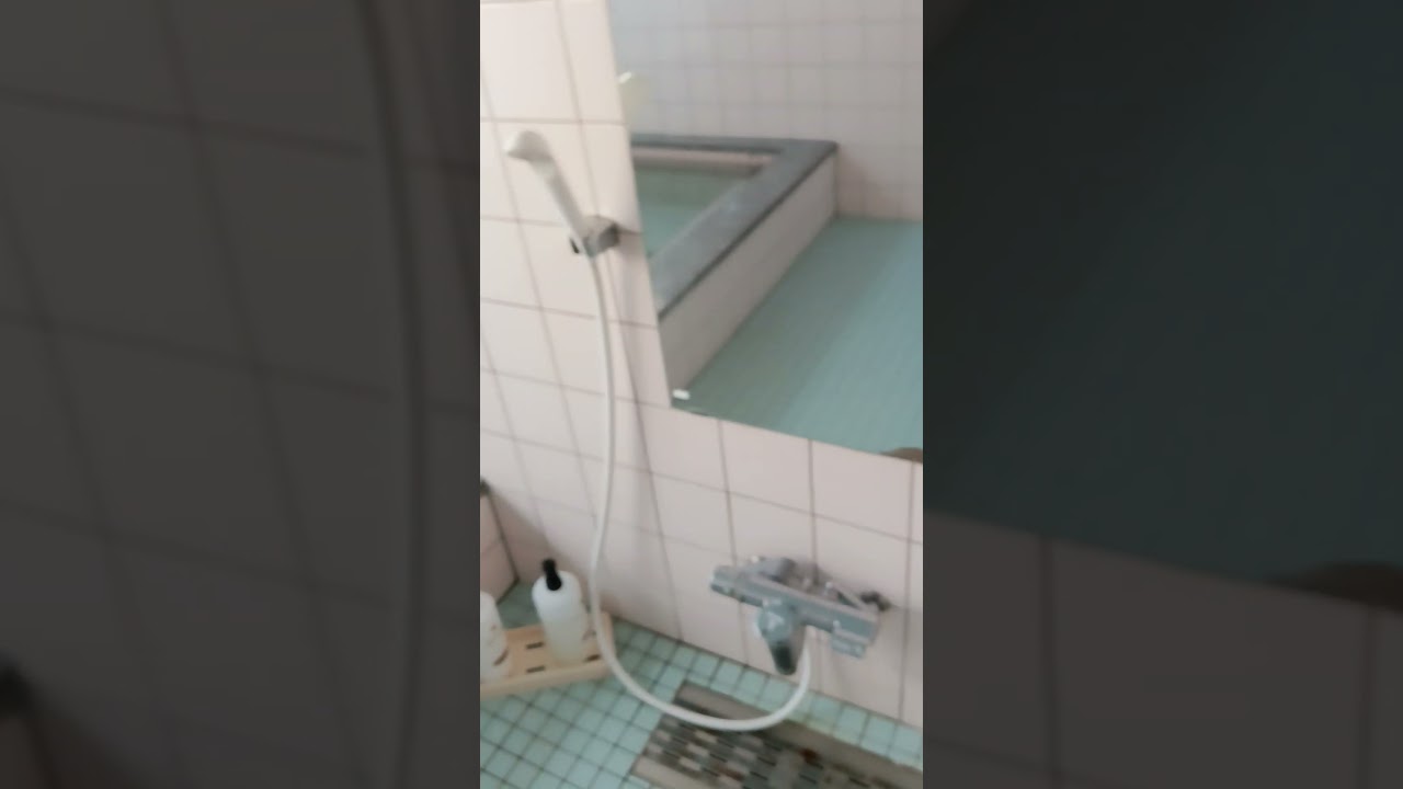 シーパまことの部屋に付いた温泉は安い素泊まり宿とは思えない広さだけど、源泉ドバドバ循環